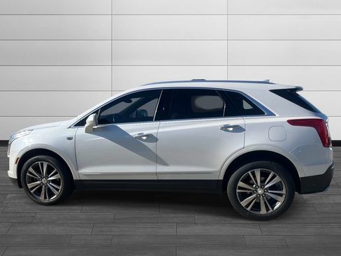 Used 2017 Cadillac XT5 Luxury FWD image 2