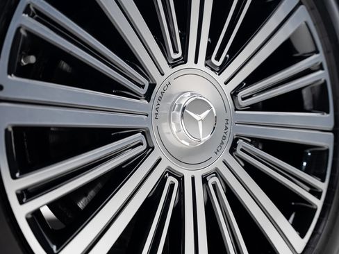 Used 2024 Mercedes-Benz Maybach GLS 600 4MATIC image 22