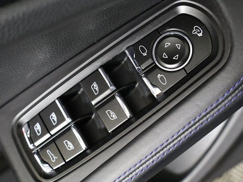 Used 2022 Porsche Macan image 44