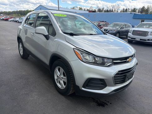 Used 2020 Chevrolet Trax LS FWD image 4