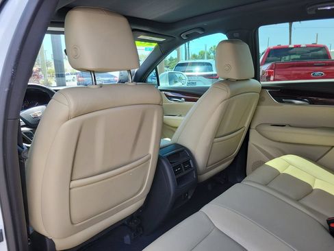 Used 2017 Cadillac XT5 Premium Luxury FWD image 12