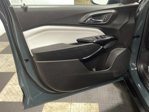 Used 2025 Chevrolet Trax LT FWD image 13