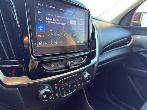 Used 2021 Chevrolet Traverse LT image 20