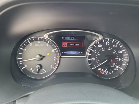 Used 2018 Nissan Pathfinder SL image 12