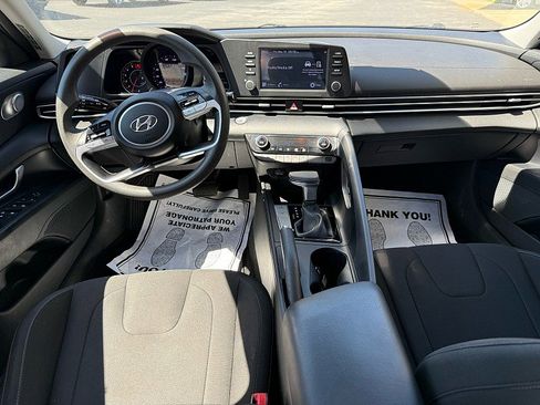 Used 2022 Hyundai Elantra SEL FWD image 12