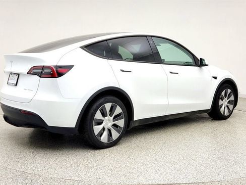 Used 2023 Tesla Model Y AWD image 5