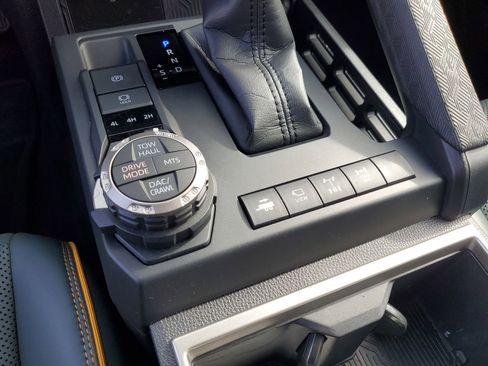 Used 2025 Toyota Tacoma Trailhunter image 16