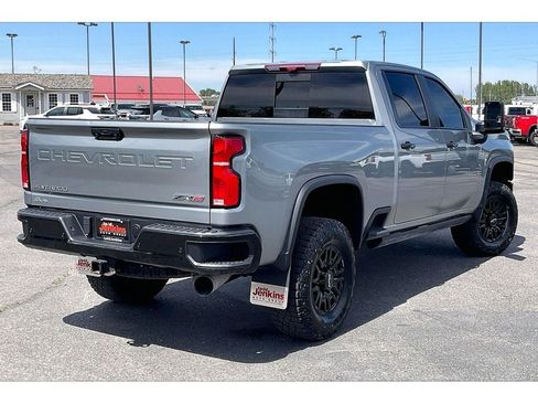 Used 2024 Chevrolet Silverado 2500 ZR2 w/ Technology Package AWD/4WD image 15