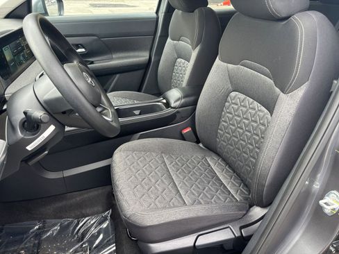 Used 2025 Nissan Kicks SV image 32