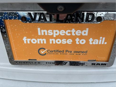 Certified 2023 Jeep Grand Cherokee Laredo image 9