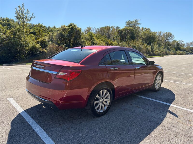Used 2014 Chrysler 200 Limited w/ Sun/Sound Group FWD image 3