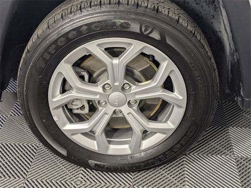 Used 2024 Jeep Compass Latitude image 8