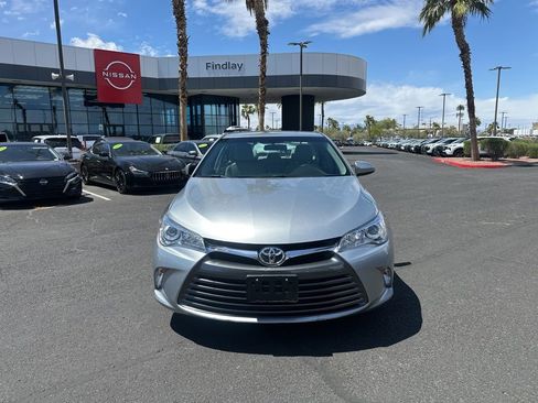 Used 2015 Toyota Camry LE FWD image 2