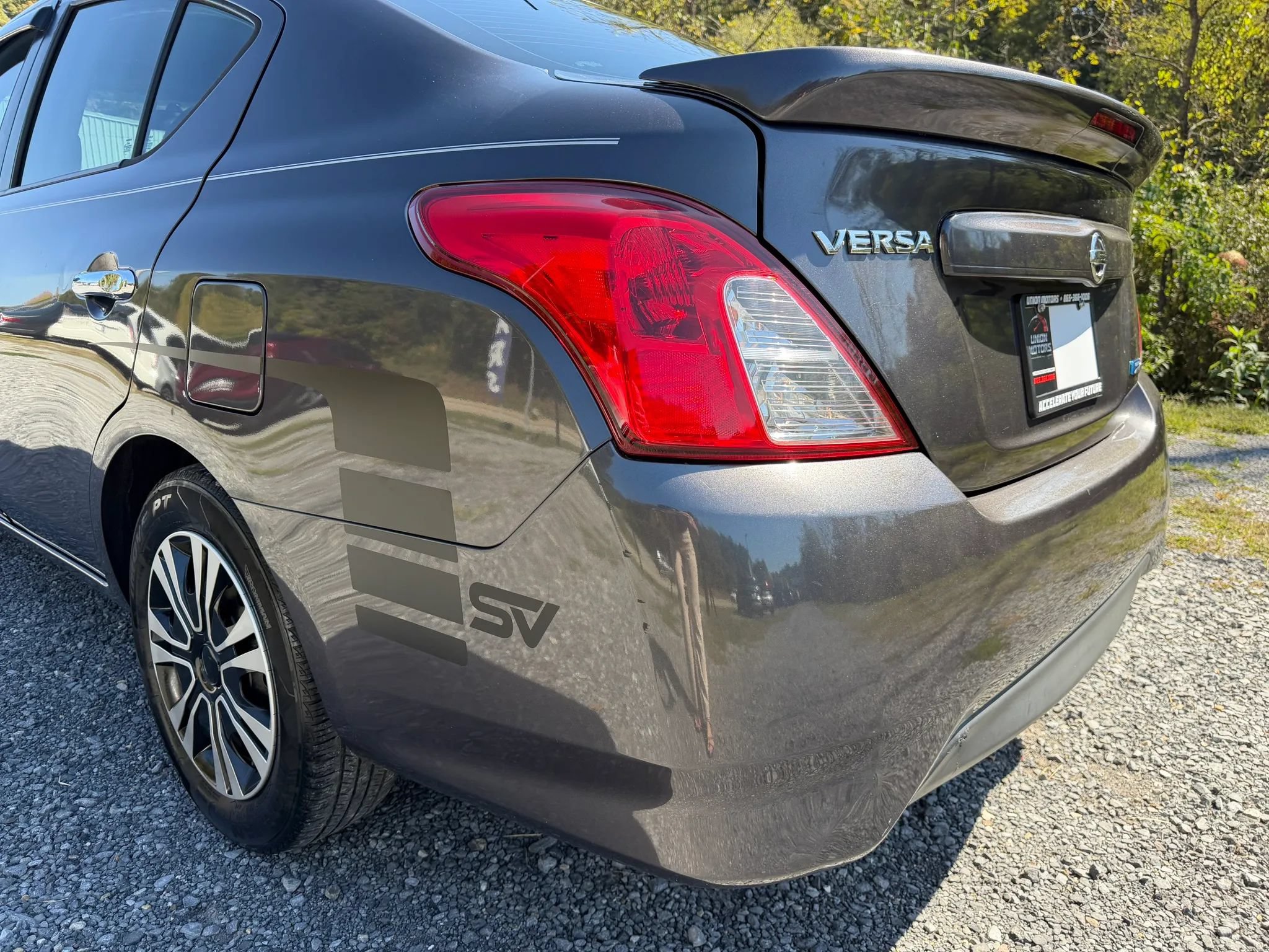 Used 2015 Nissan Versa SV FWD image 14