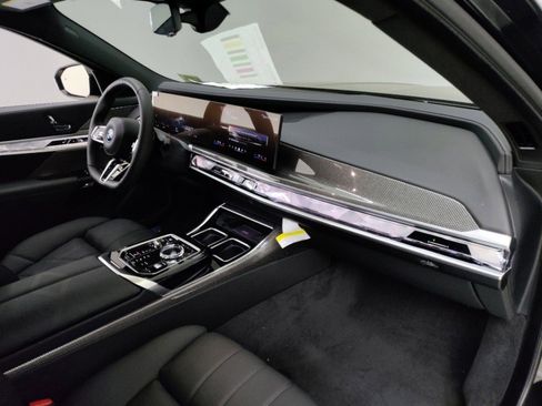Used 2025 BMW i7 eDrive50 w/ M Sport Package RWD image 22