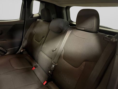 Used 2017 Jeep Renegade Latitude FWD image 22