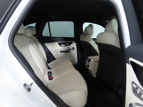 Certified 2025 Mercedes-Benz GLC 300 image 23