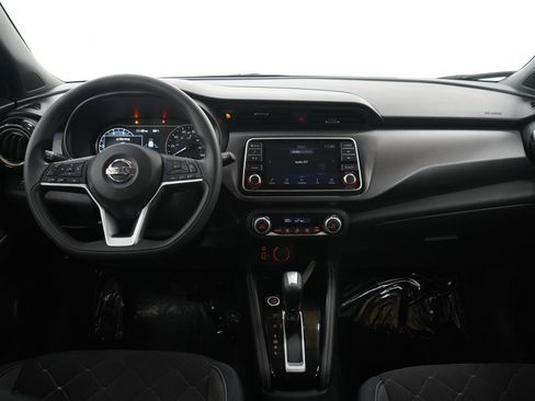 Used 2018 Nissan Kicks SV FWD image 14