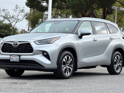 Certified 2025 Toyota Highlander XLE image 7