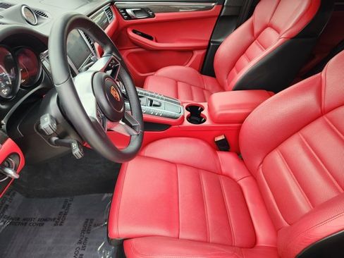 Used 2018 Porsche Macan Turbo image 12