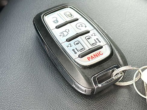 Used 2026 Chrysler Pacifica Select FWD image 29
