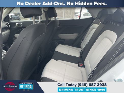 Certified 2025 Hyundai Venue SEL image 18