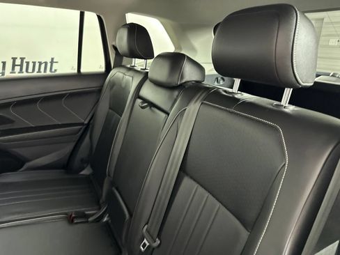 Used 2022 Volkswagen Tiguan SE w/ Panoramic Sunroof Package AWD/4WD image 23
