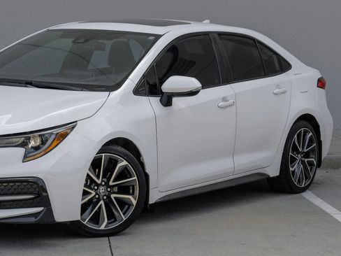Used 2020 Toyota Corolla SE w/ SE Premium Package FWD image 5