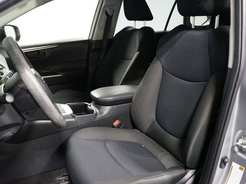 Used 2025 Toyota RAV4 LE AWD/4WD image 4