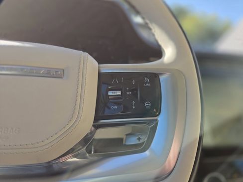 Certified 2023 Land Rover Range Rover SE image 25