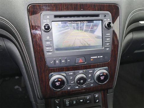 Used 2017 Chevrolet Traverse LT image 26
