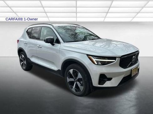 Certified 2024 Volvo XC40 B5 Plus w/ Climate Package image 15