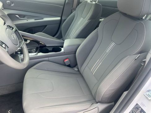 Certified 2025 Hyundai Elantra SEL FWD image 34