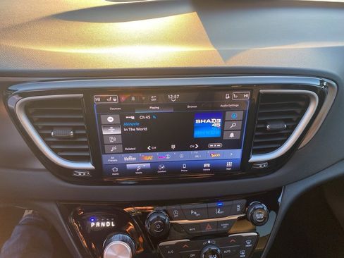 New 2026 Chrysler Pacifica Select image 28