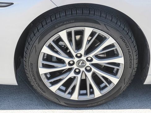 Used 2020 Lexus ES 300h w/ Premium Package FWD image 10