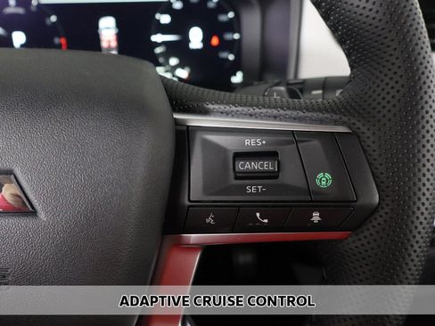 Used 2025 Mitsubishi Outlander AWD image 7