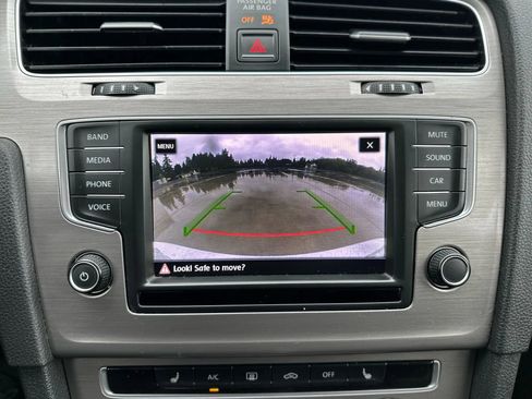 Used 2017 Volkswagen Golf S image 19