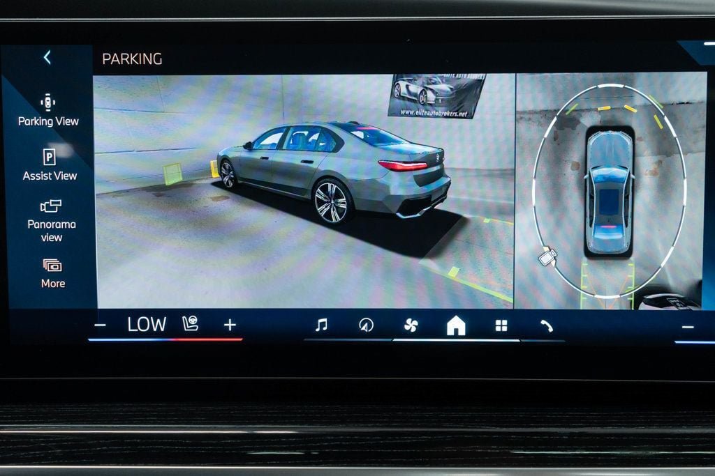 Used 2026 BMW 740i xDrive AWD/4WD image 28