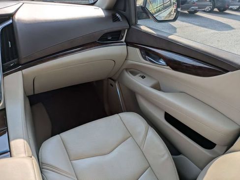 Used 2016 Cadillac Escalade 2WD image 17
