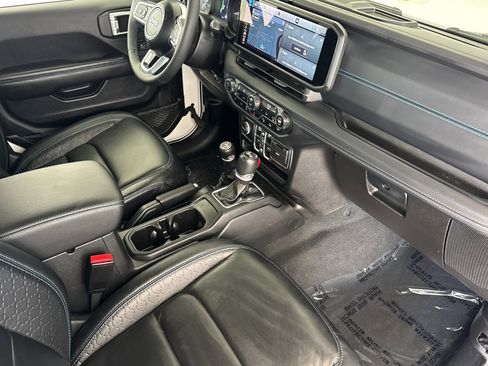 Used 2024 Jeep Wrangler High Altitude AWD/4WD image 15