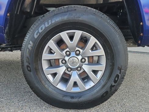 Used 2022 Toyota Tacoma SR5 w/ Technology Package image 30