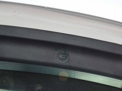 Used 2022 Tesla Model Y Long Range image 43