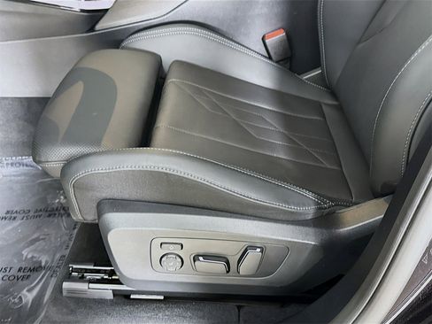 Used 2025 BMW X3 xDrive30i w/ Premium Package image 17