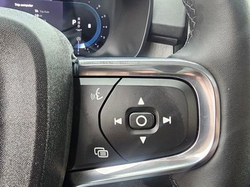 Certified 2025 Volvo XC40 B5 Plus image 21