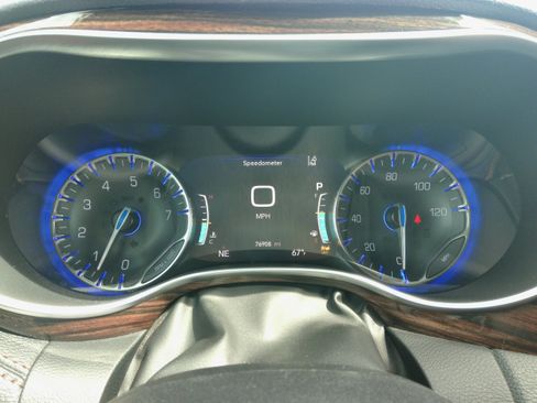 Used 2022 Chrysler Pacifica Pinnacle AWD/4WD image 9
