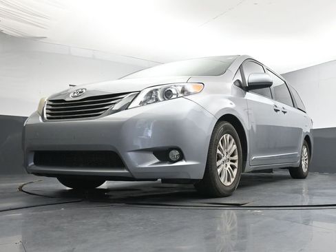 Used 2016 Toyota Sienna XLE Premium FWD image 20