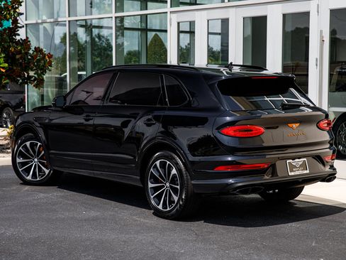 Certified 2023 Bentley Bentayga Extended Wheelbase AWD/4WD image 14