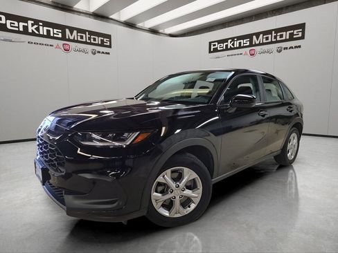 Used 2025 Honda HR-V LX image 1