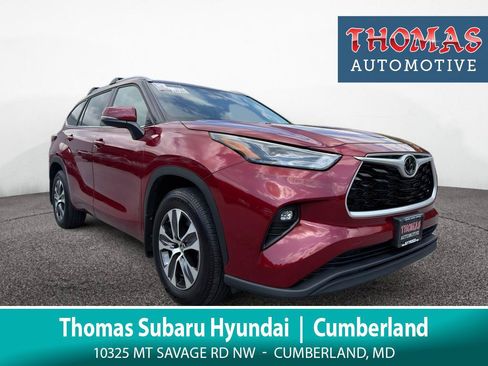 Used 2023 Toyota Highlander XLE AWD/4WD image 1