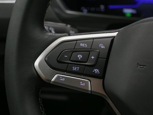 Used 2022 Volkswagen Tiguan SE AWD/4WD image 37